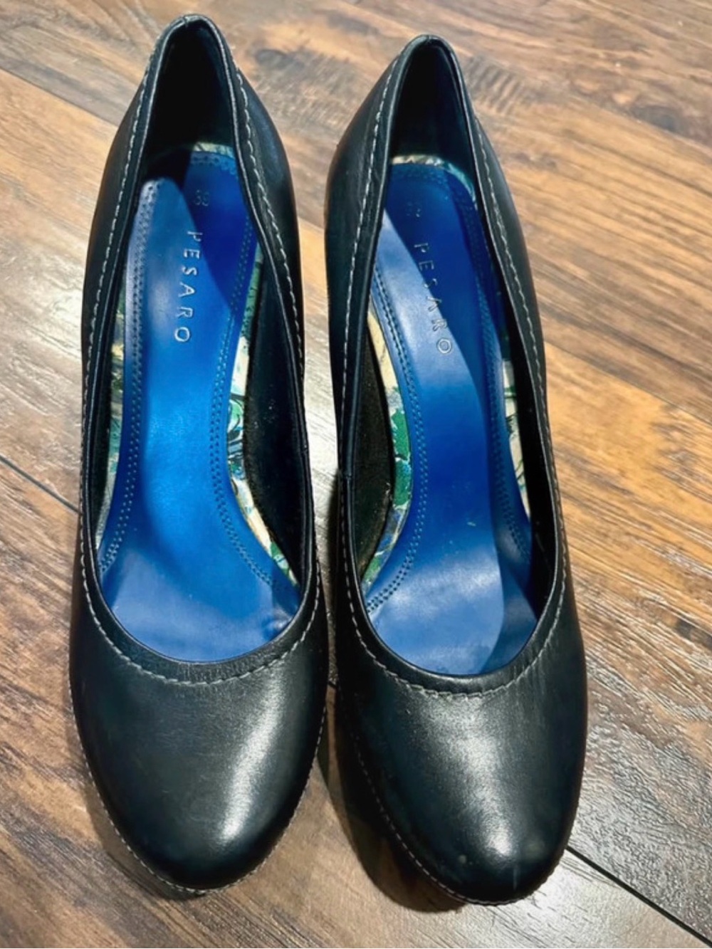 Pesaro Black Leather Round-Toe Pumps with Blue Insole